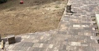 Профессиональная укладка тротуарной плитки на клей в Старой Руссе в октябре