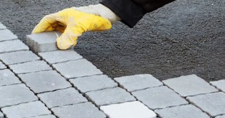 Укладка брусчатки в Старой Руссе - цена от 815 руб. за м2 | ТротуарнаяПлитка