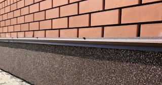 Облицовка цоколя керамогранитом в Старой Руссе в октябре