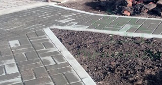 Укладка садовых дорожек в Старой Руссе в октябре