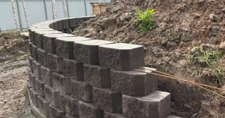 Установка подпорной стенки в Старой Руссе в октябре
